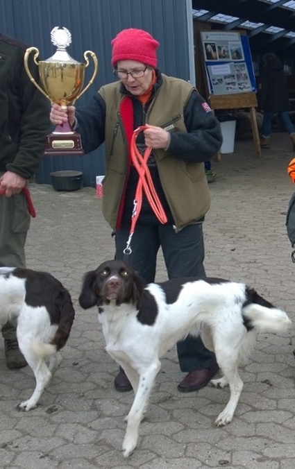 Molly med Pokal og hendes ejer Lotte